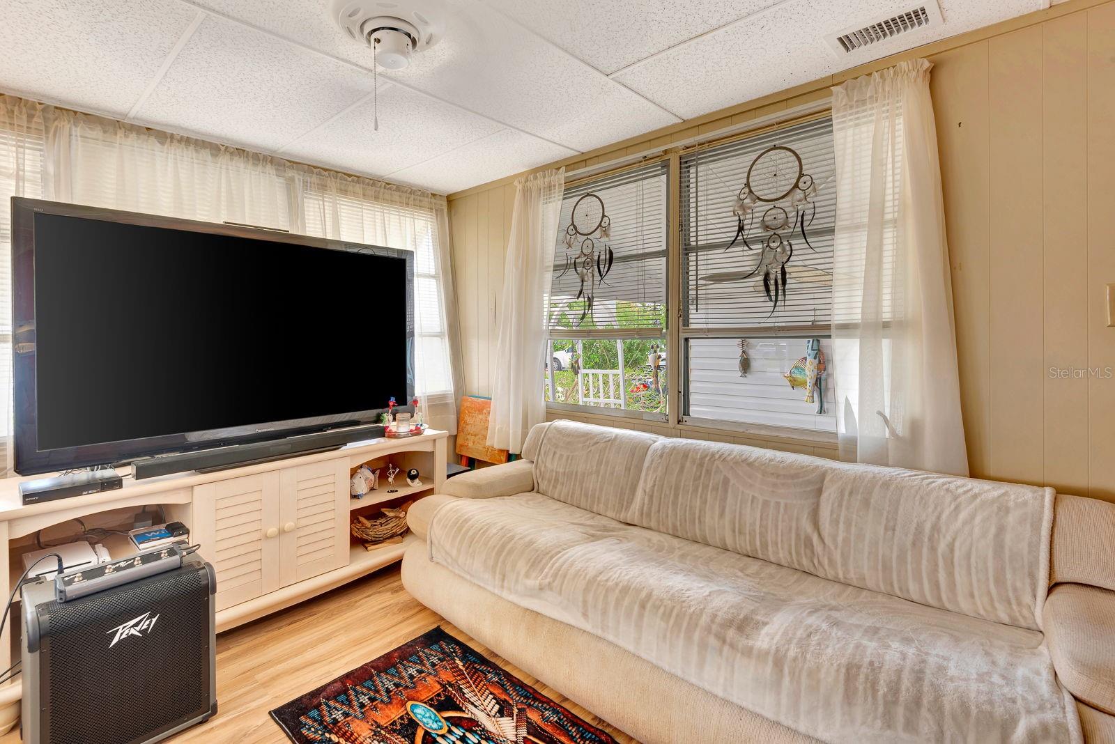 Image 14 of 27 For 515 50th Avenue Terrace W