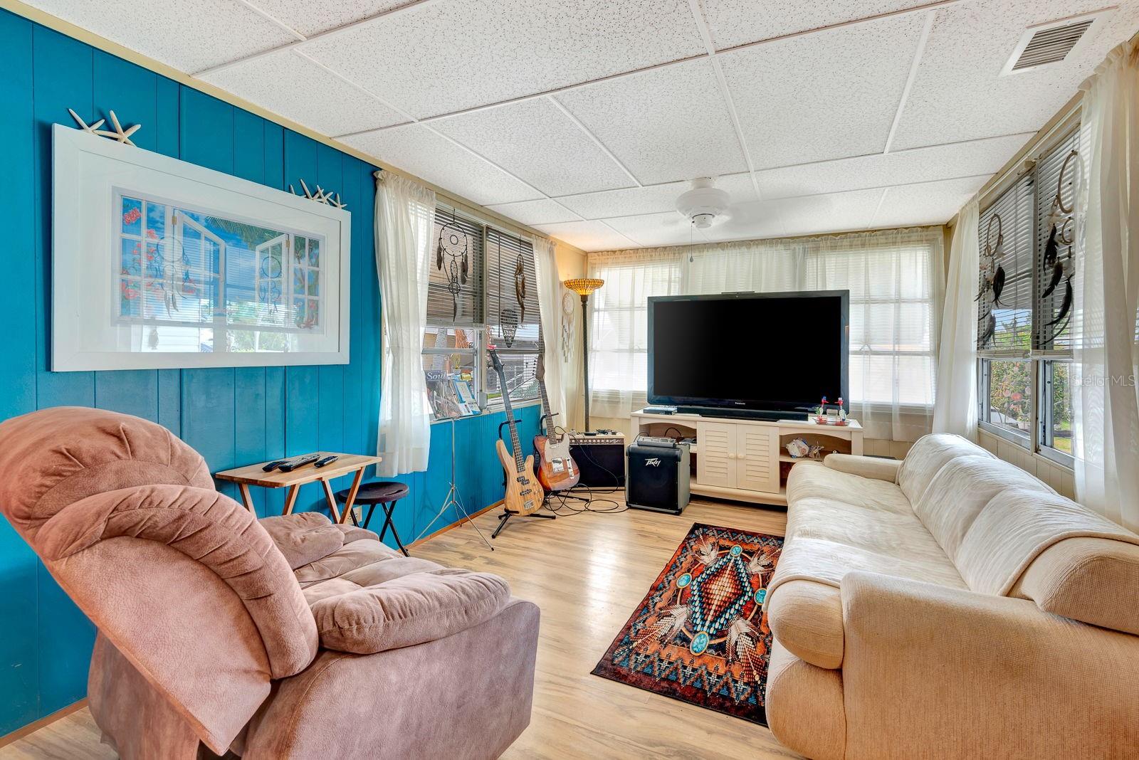 Image 15 of 27 For 515 50th Avenue Terrace W