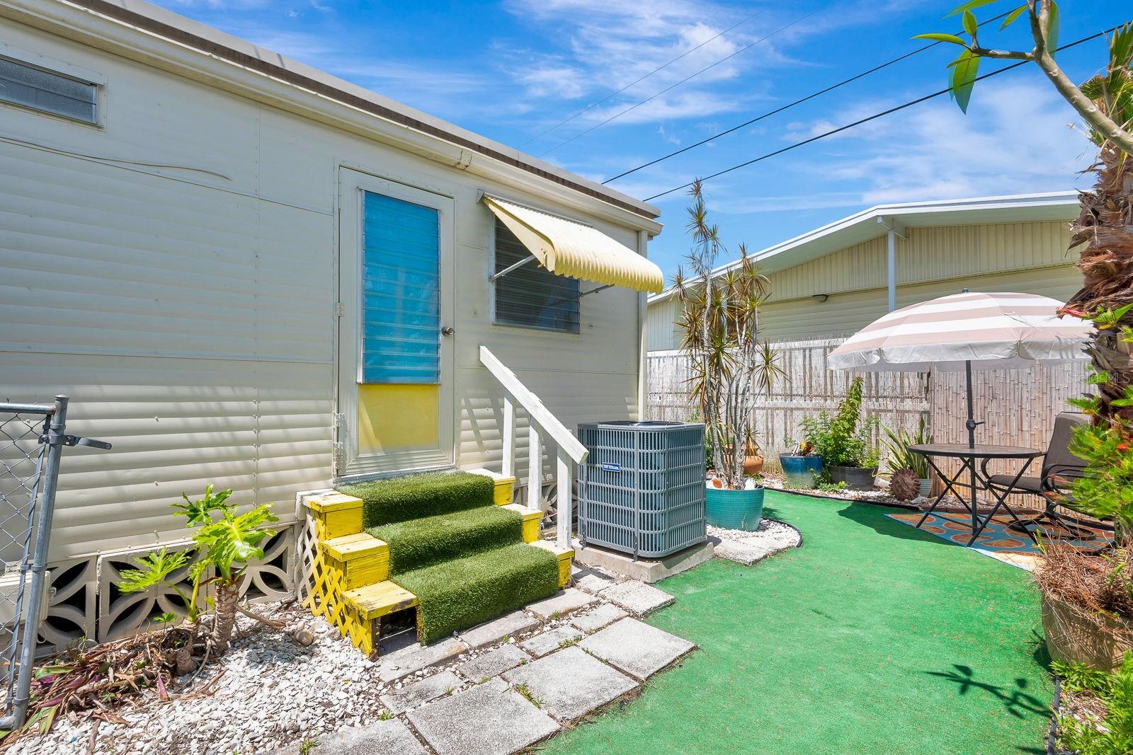 Image 18 of 27 For 515 50th Avenue Terrace W