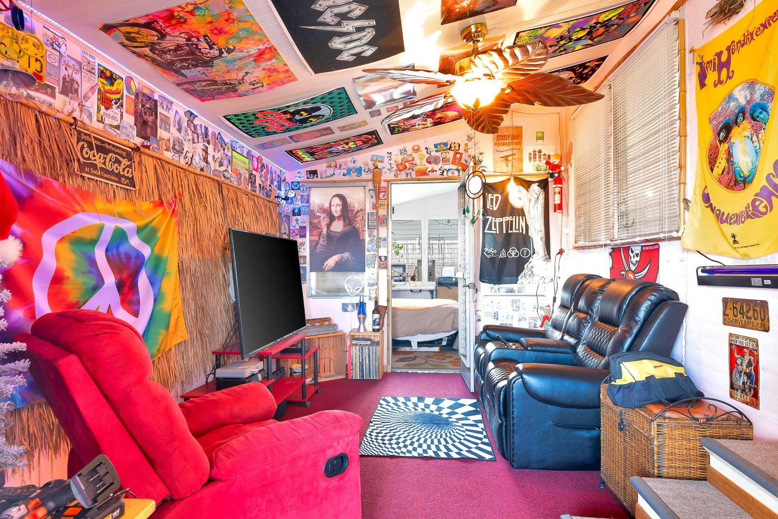 Image 3 of 27 For 515 50th Avenue Terrace W