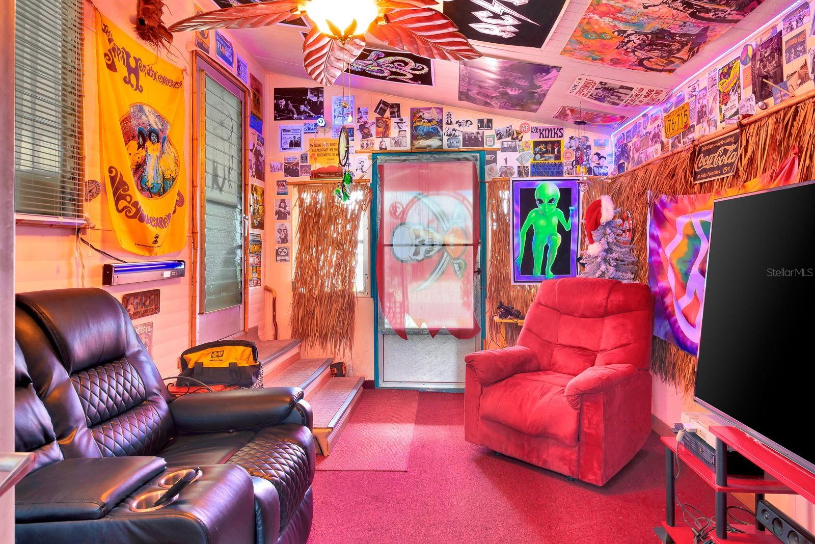 Image 4 of 27 For 515 50th Avenue Terrace W