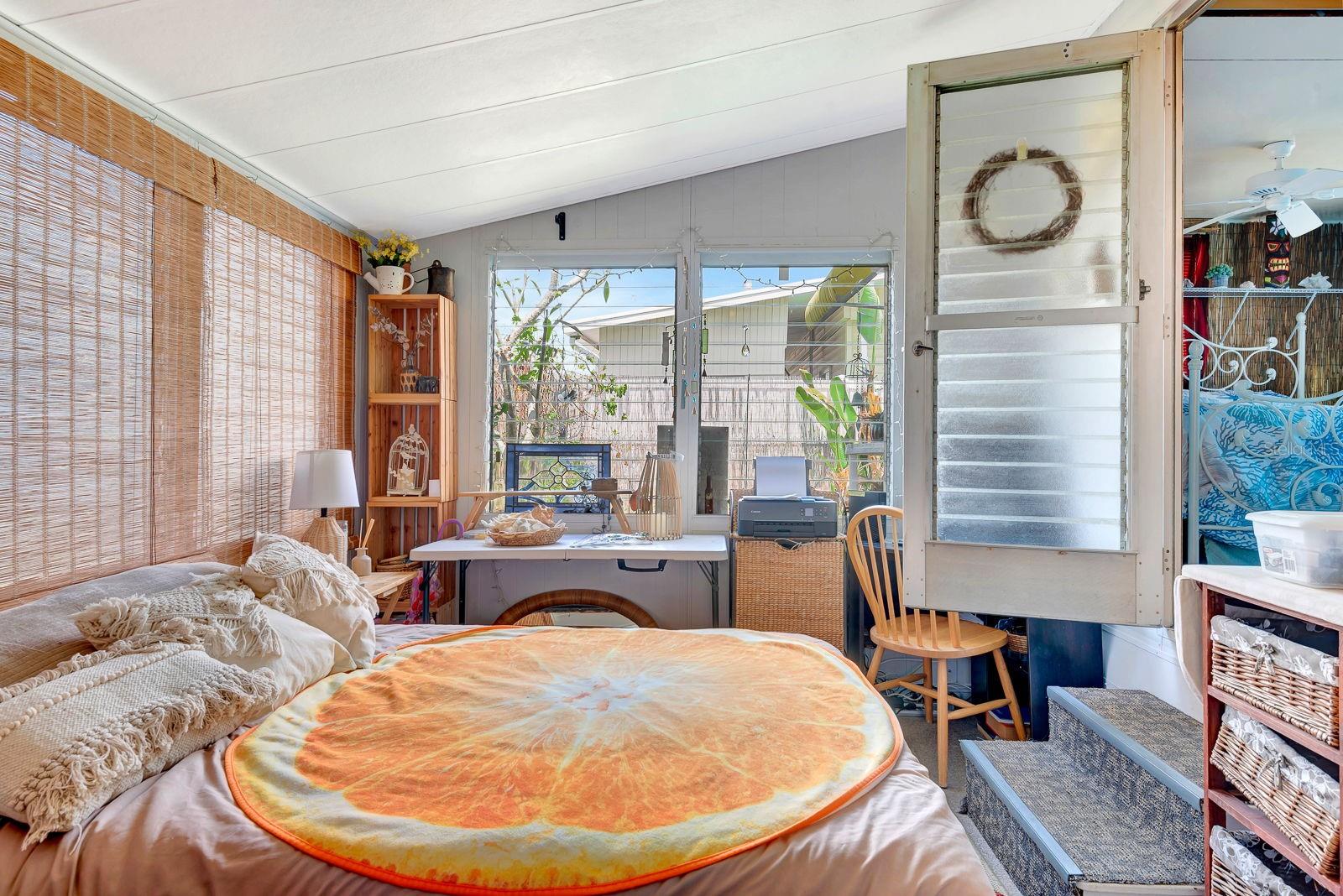 Image 5 of 27 For 515 50th Avenue Terrace W