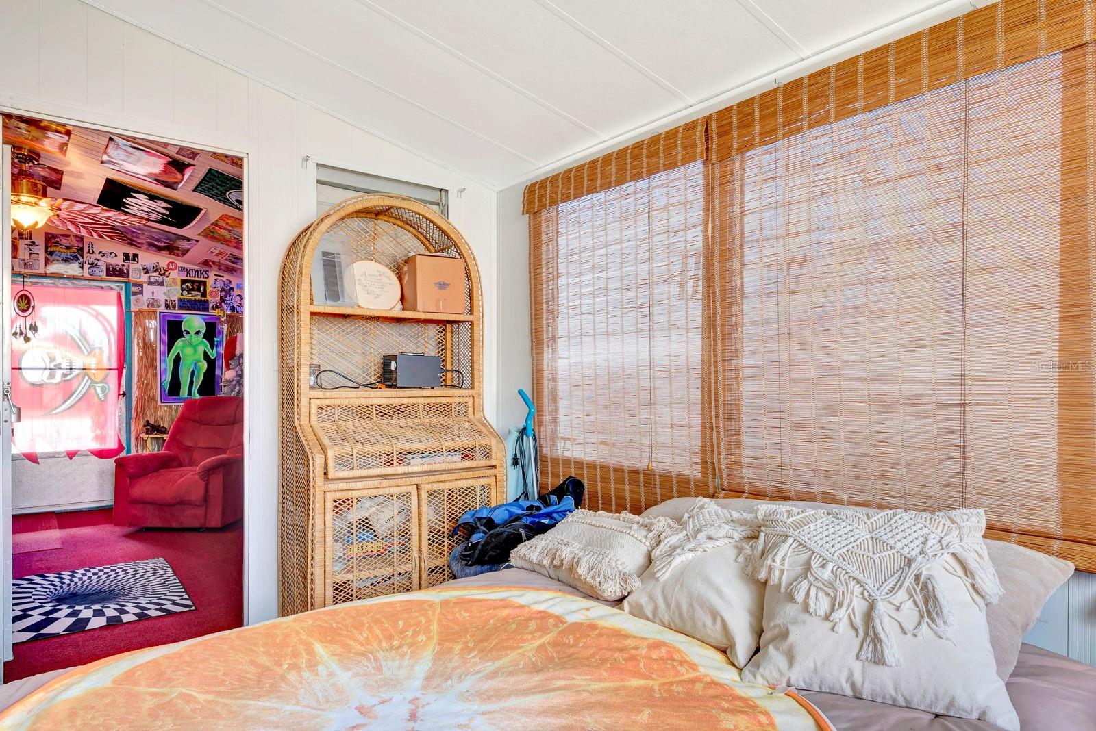 Image 6 of 27 For 515 50th Avenue Terrace W