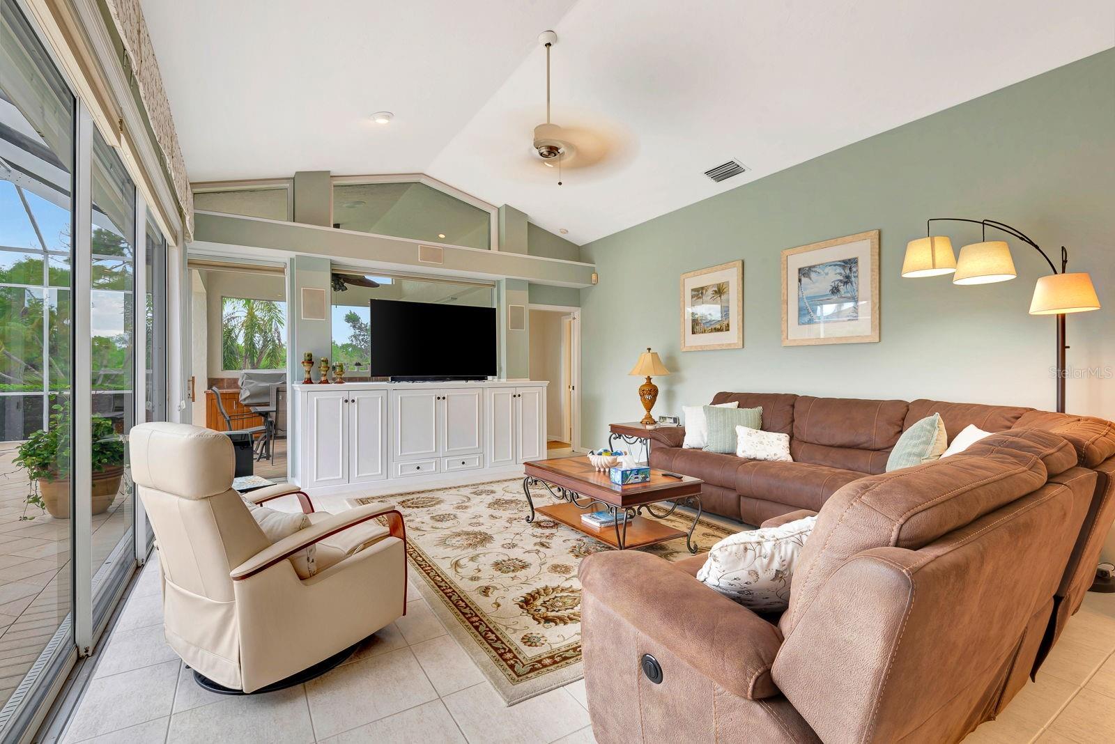 Image 17 of 49 For 10005 Cherry Hills Avenue Circle