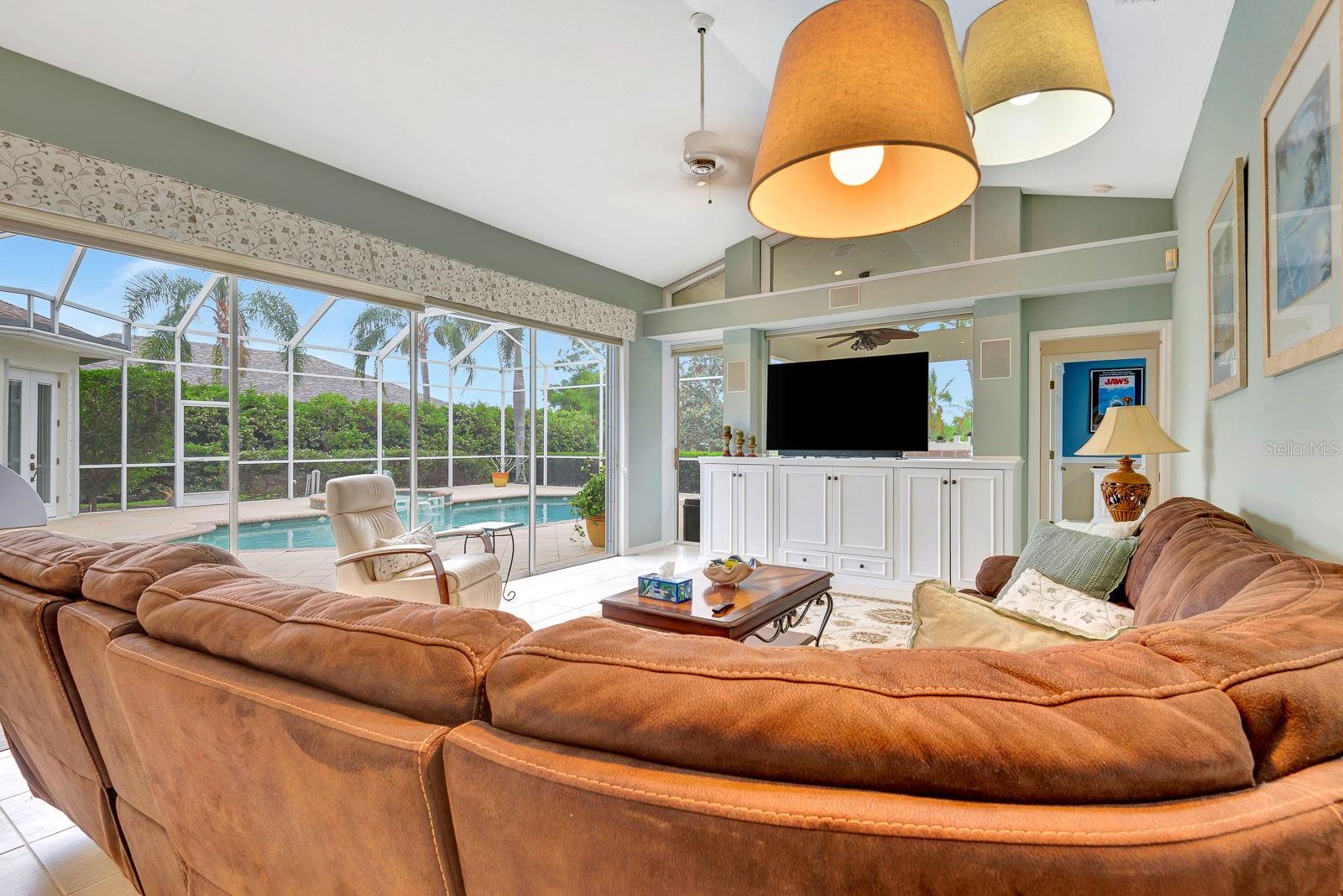 Image 19 of 49 For 10005 Cherry Hills Avenue Circle