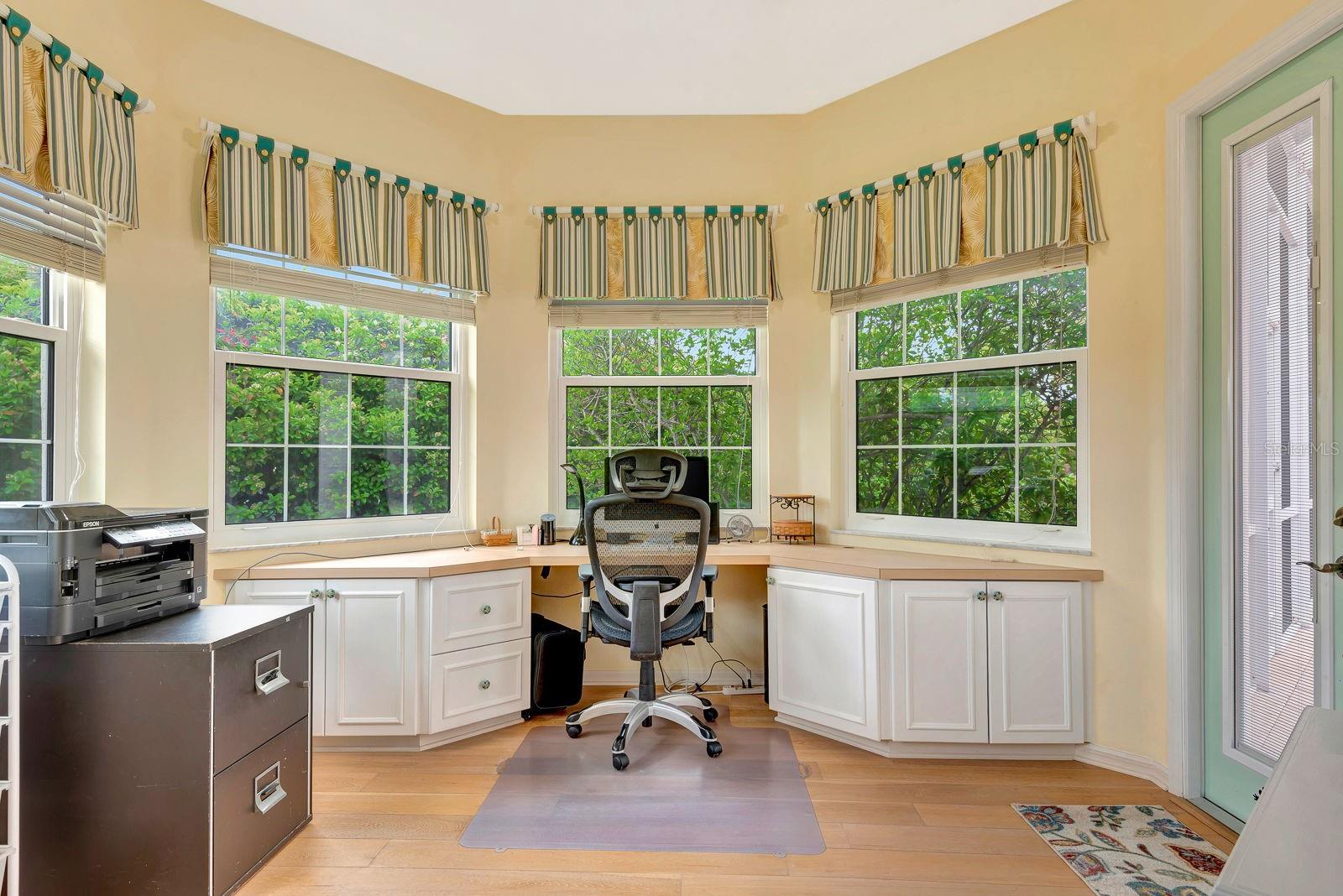 Image 24 of 49 For 10005 Cherry Hills Avenue Circle