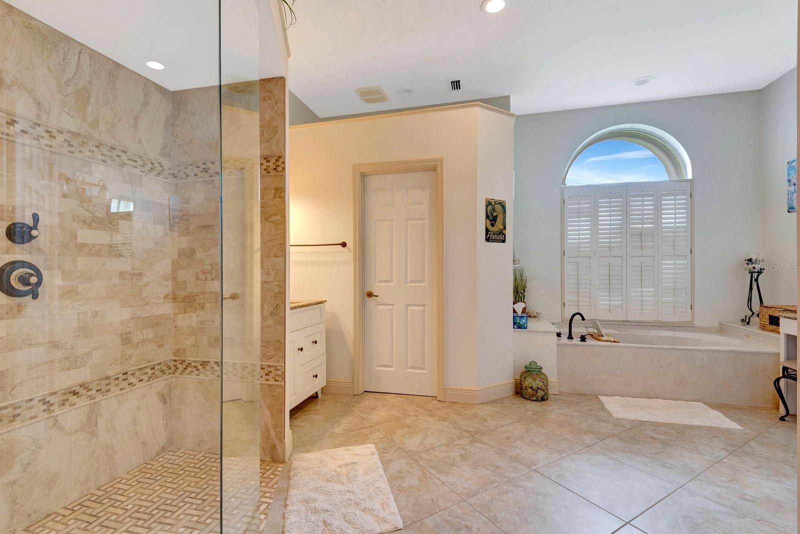 Image 26 of 49 For 10005 Cherry Hills Avenue Circle