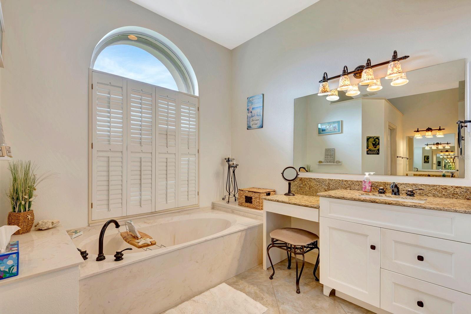 Image 27 of 49 For 10005 Cherry Hills Avenue Circle