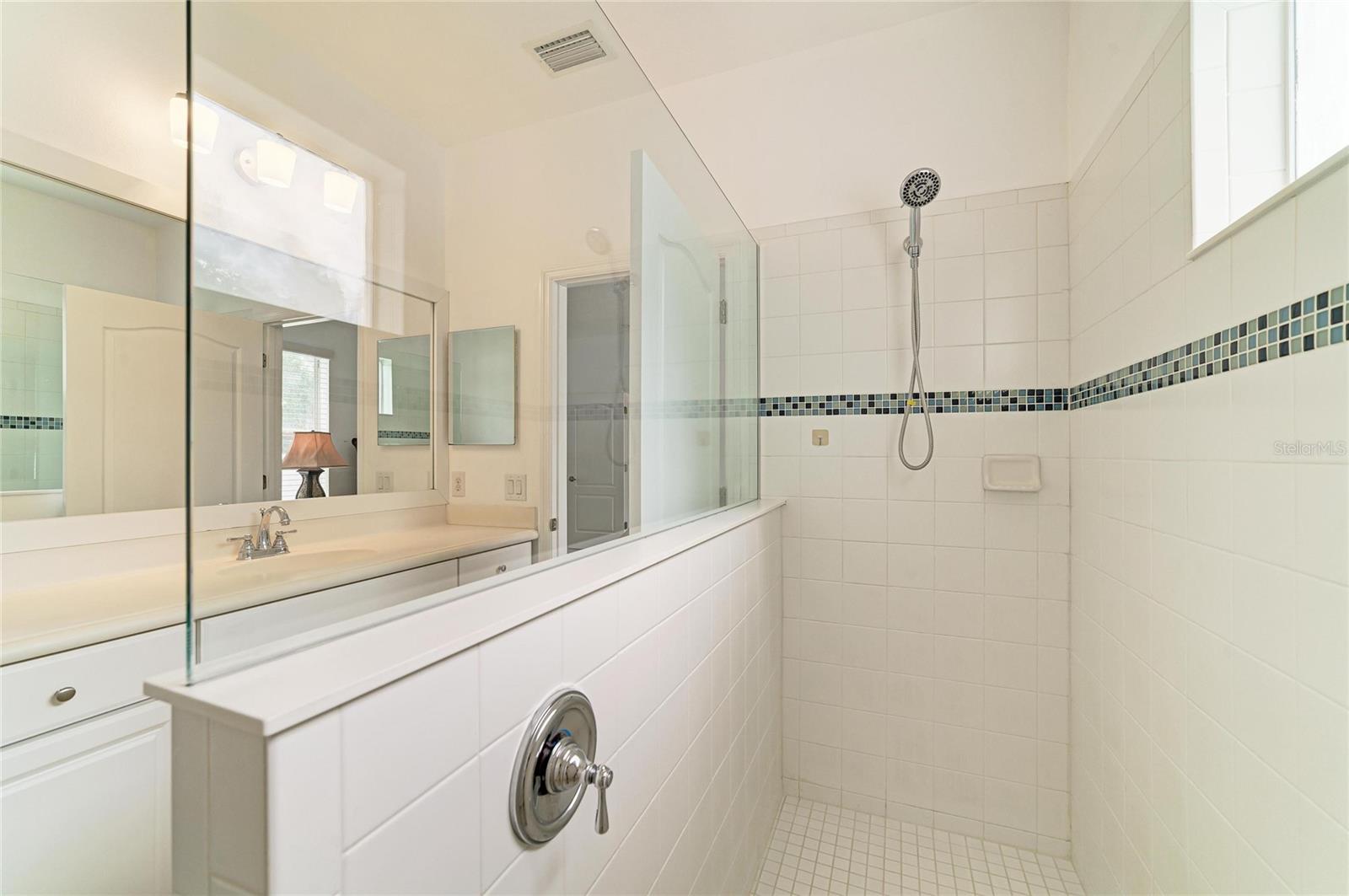 Image 27 of 42 For 4650 Woodbrook Drive