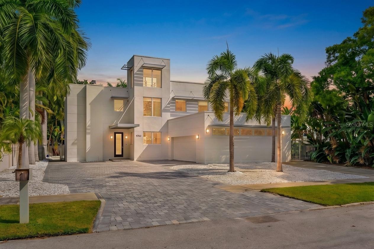 Image 2 of 39 For 1751 Hawthorne Street