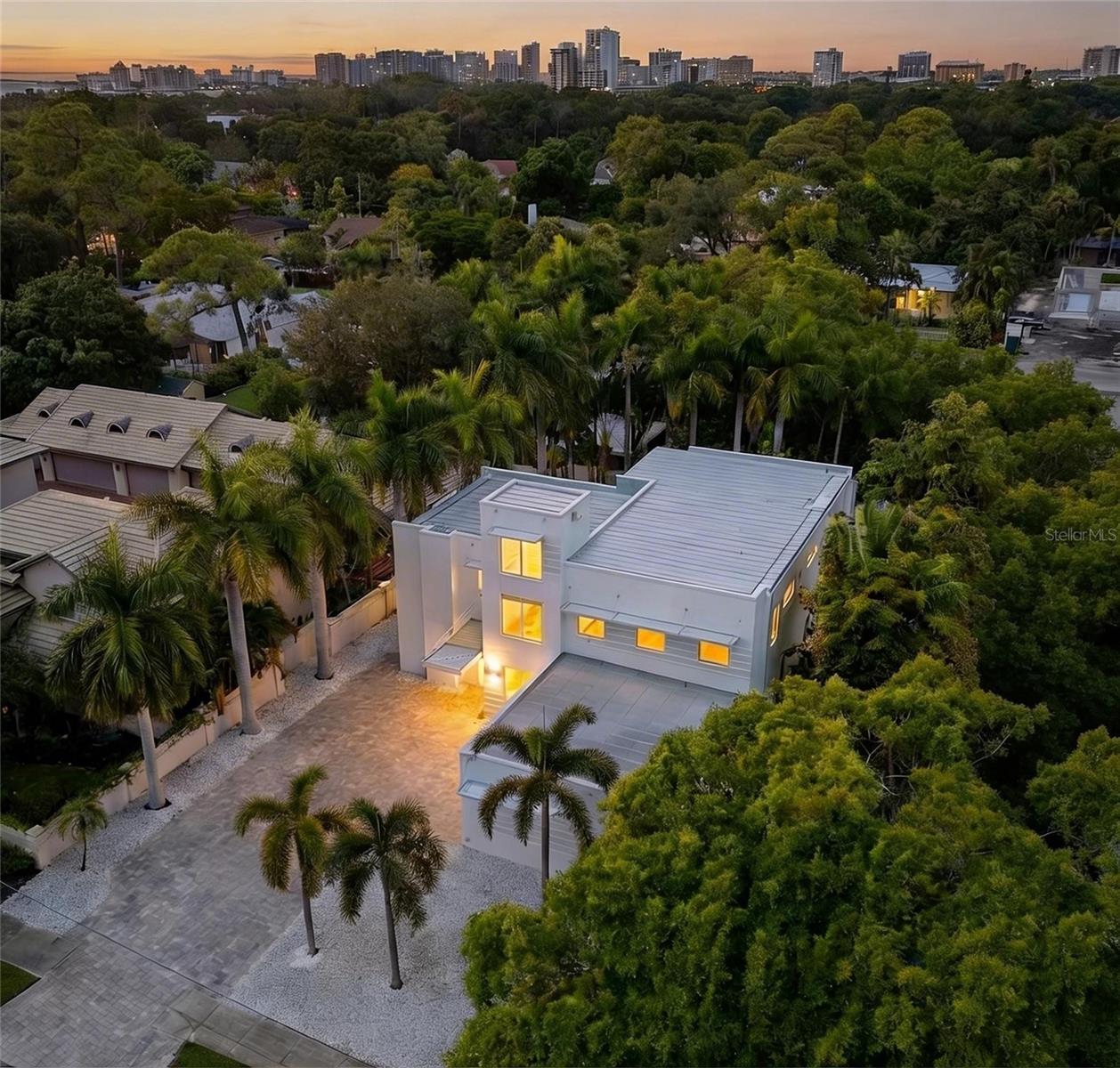 Image 3 of 39 For 1751 Hawthorne Street