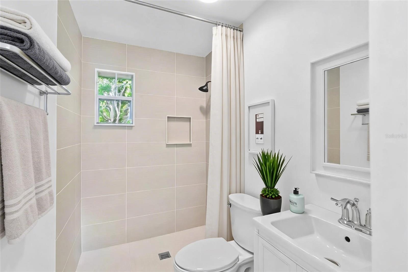 Image 34 of 39 For 1751 Hawthorne Street