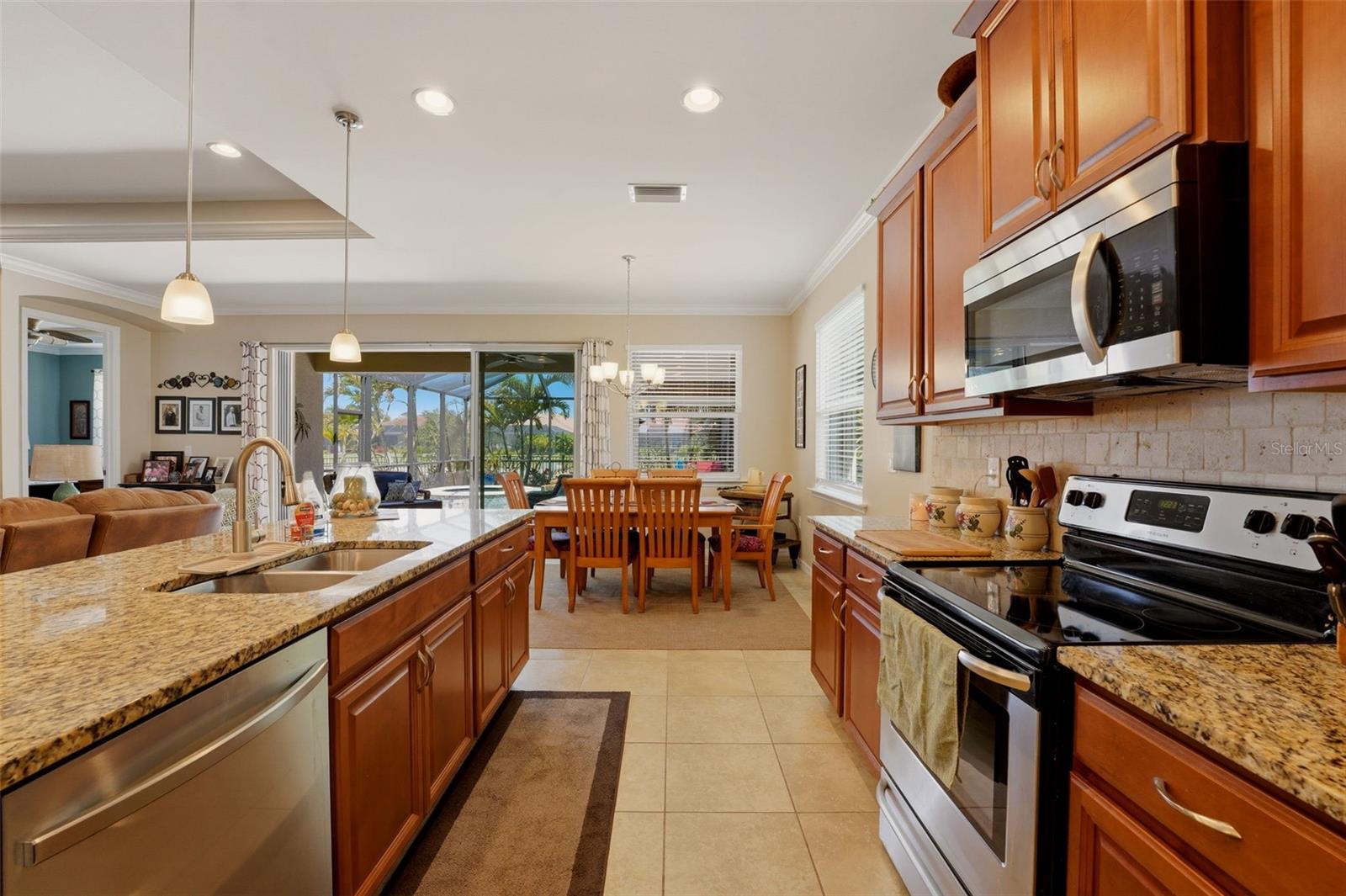 Image 19 of 43 For 11622 Parrotfish Street