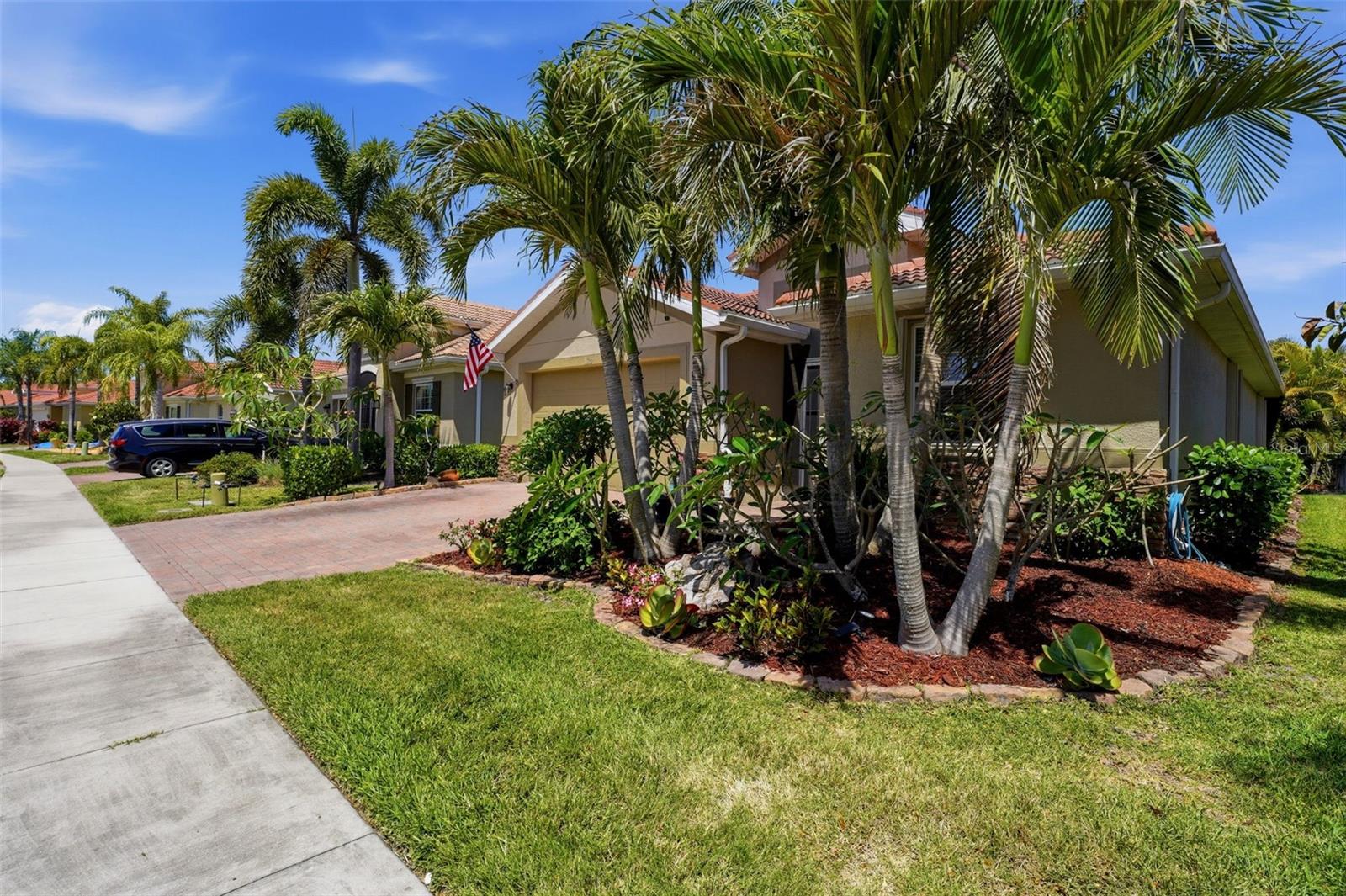 Image 4 of 43 For 11622 Parrotfish Street