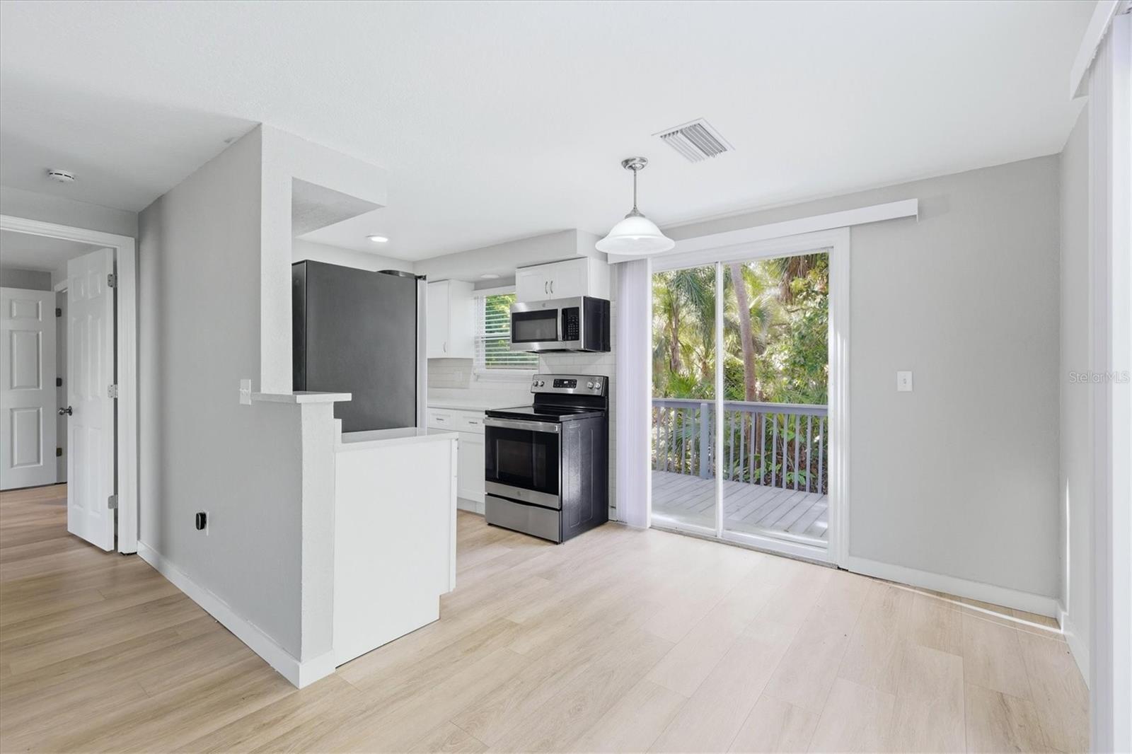 Image 10 of 41 For 2852 Nassau Street