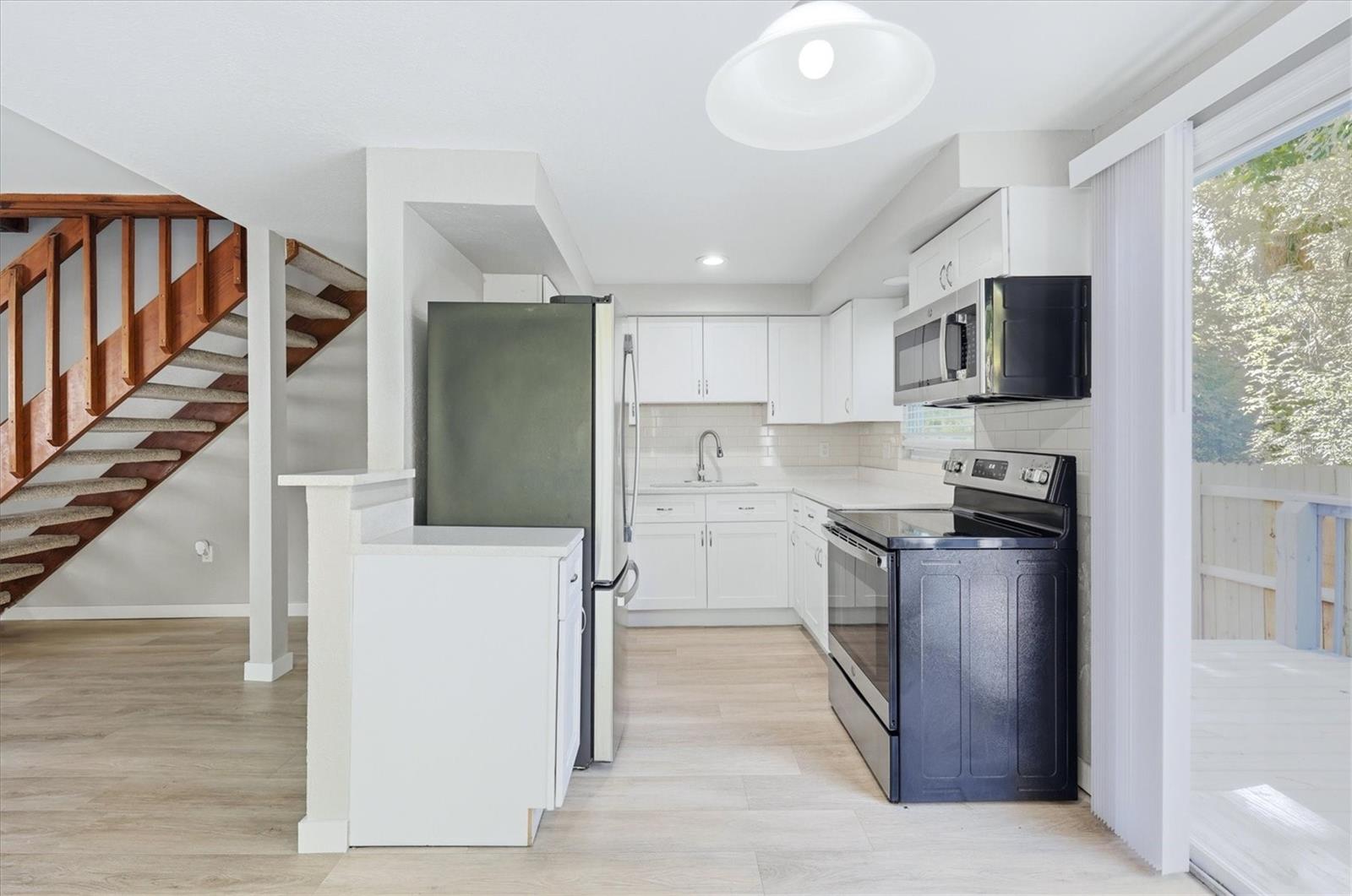 Image 12 of 41 For 2852 Nassau Street