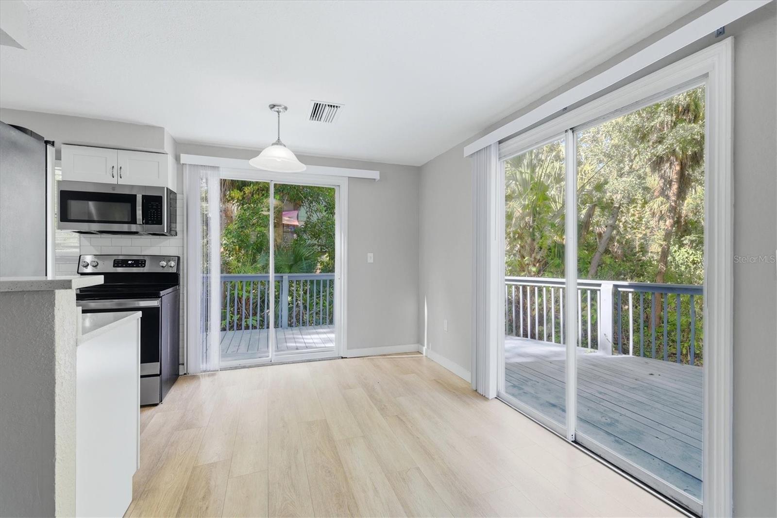 Image 9 of 41 For 2852 Nassau Street