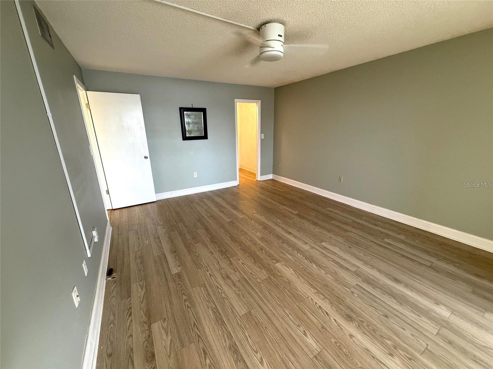 Image 11 of 19 For 4775 Cove Circle 202