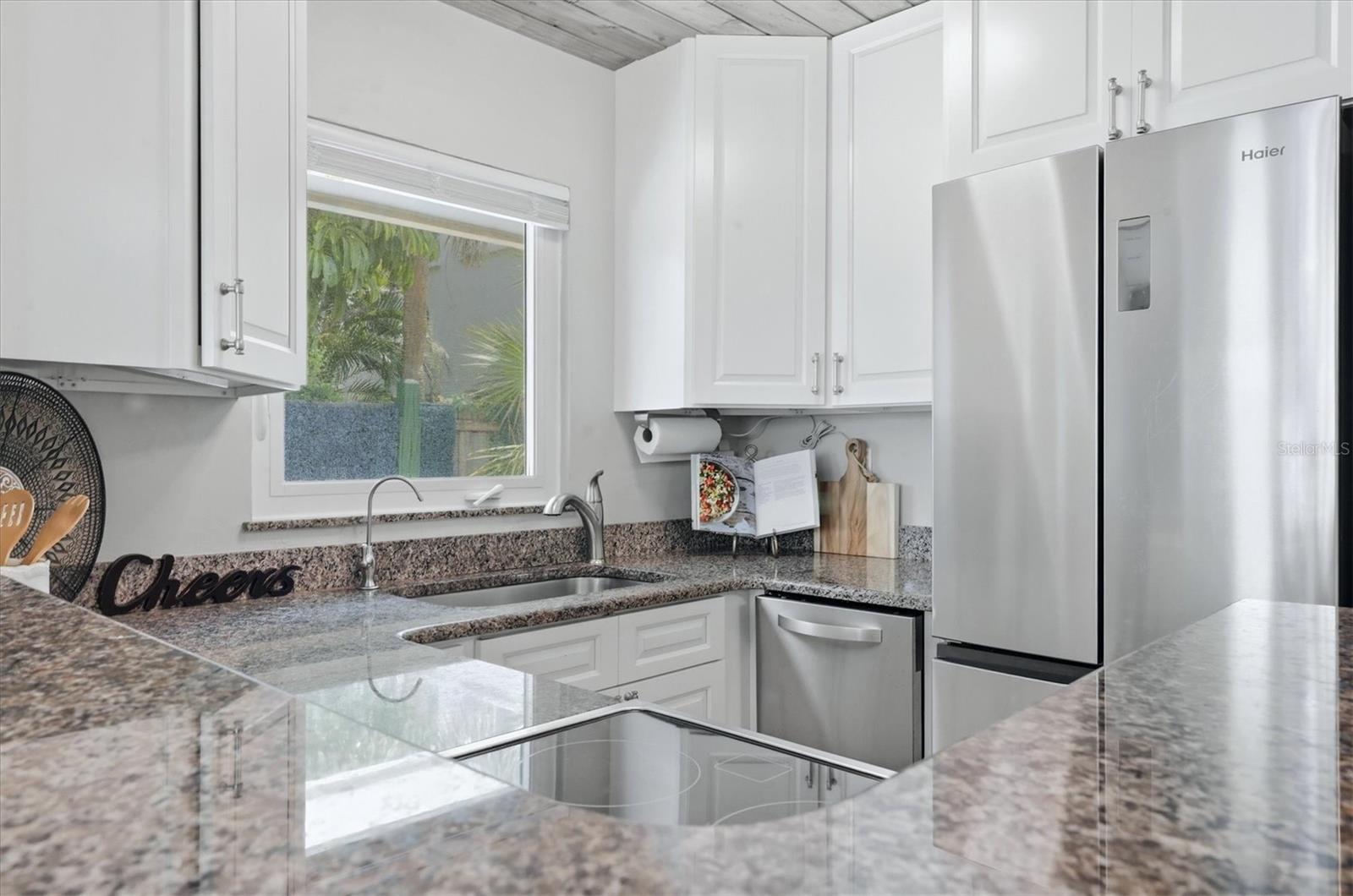 Image 11 of 34 For 405 Menendez Street