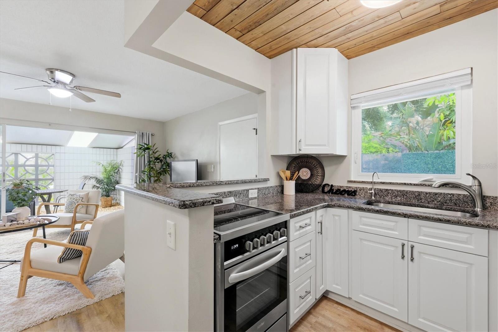 Image 13 of 34 For 405 Menendez Street