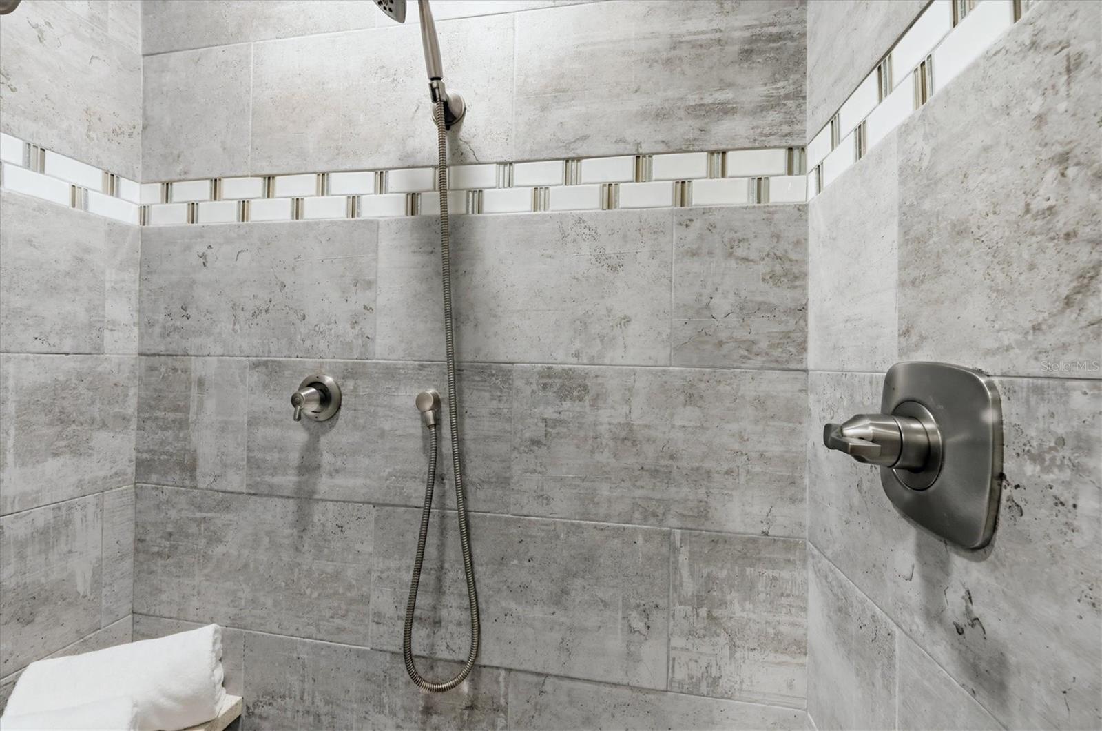 Image 18 of 34 For 405 Menendez Street