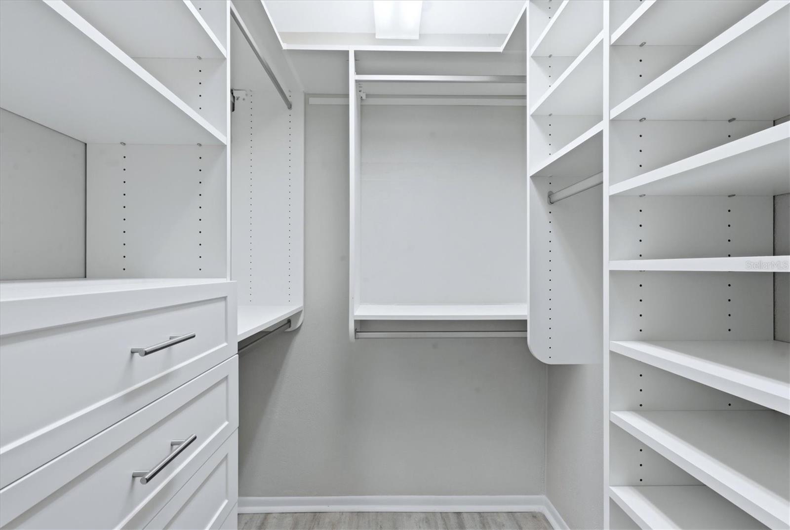 Image 21 of 34 For 405 Menendez Street