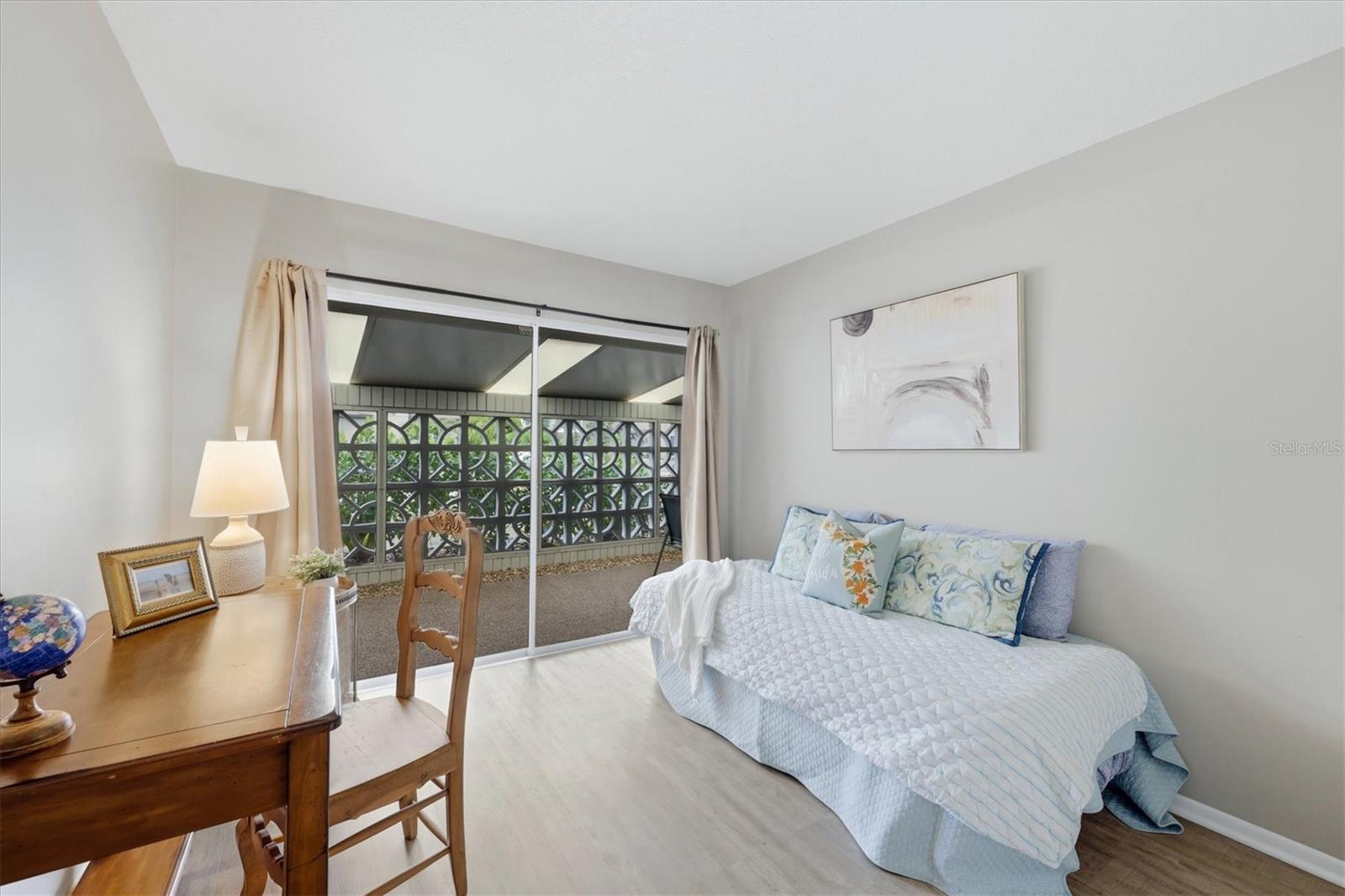 Image 22 of 34 For 405 Menendez Street