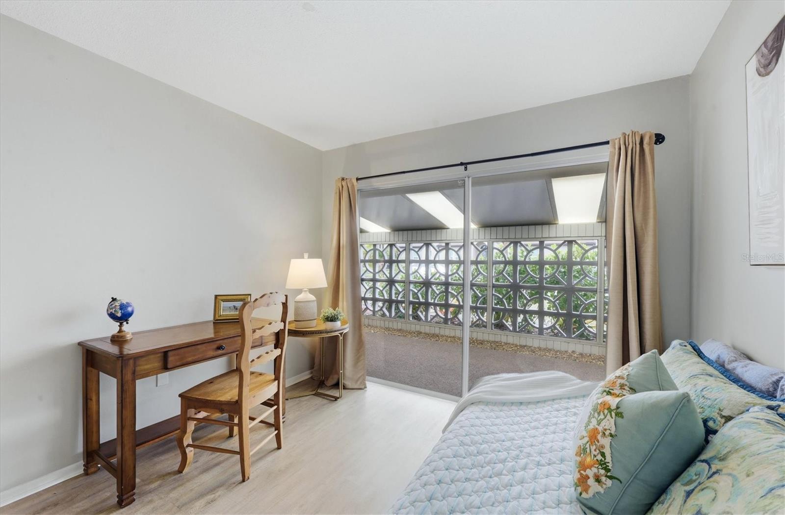 Image 23 of 34 For 405 Menendez Street