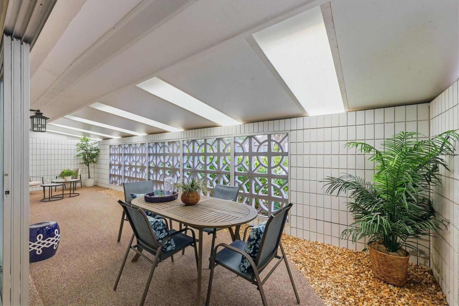 Image 25 of 34 For 405 Menendez Street