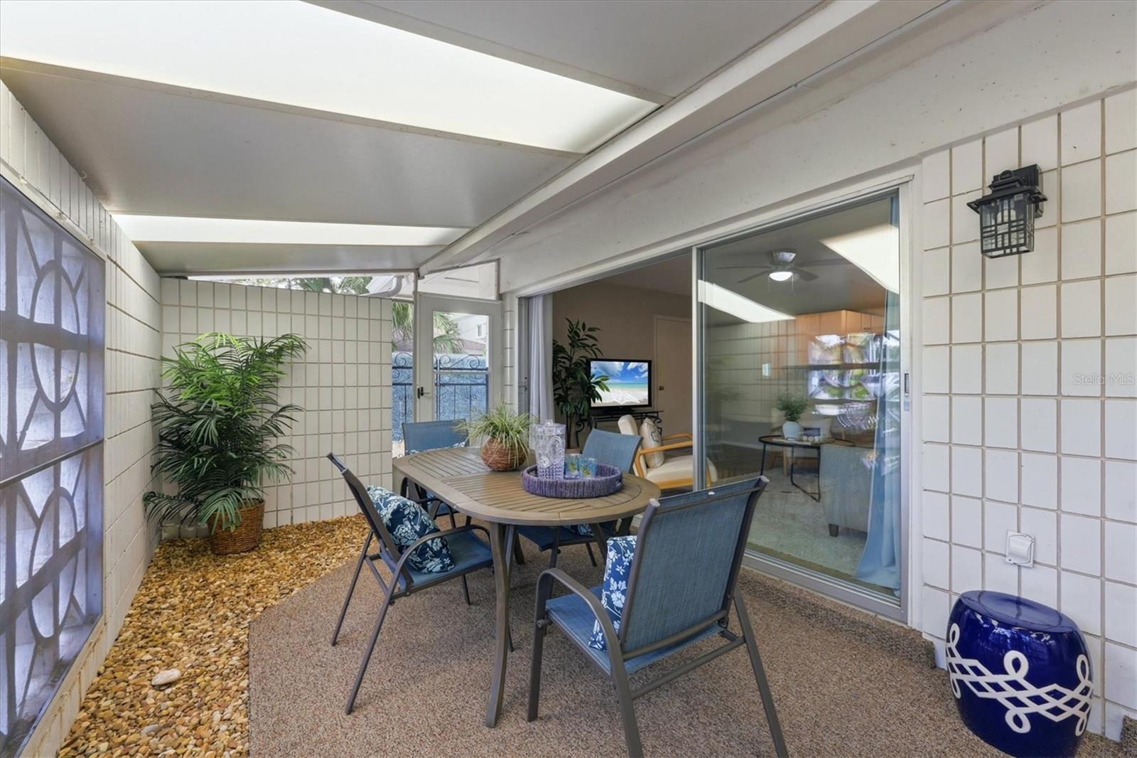 Image 27 of 34 For 405 Menendez Street