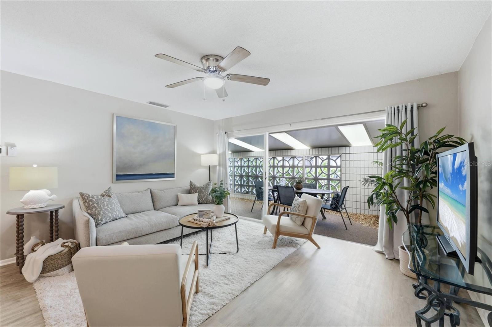 Image 3 of 34 For 405 Menendez Street