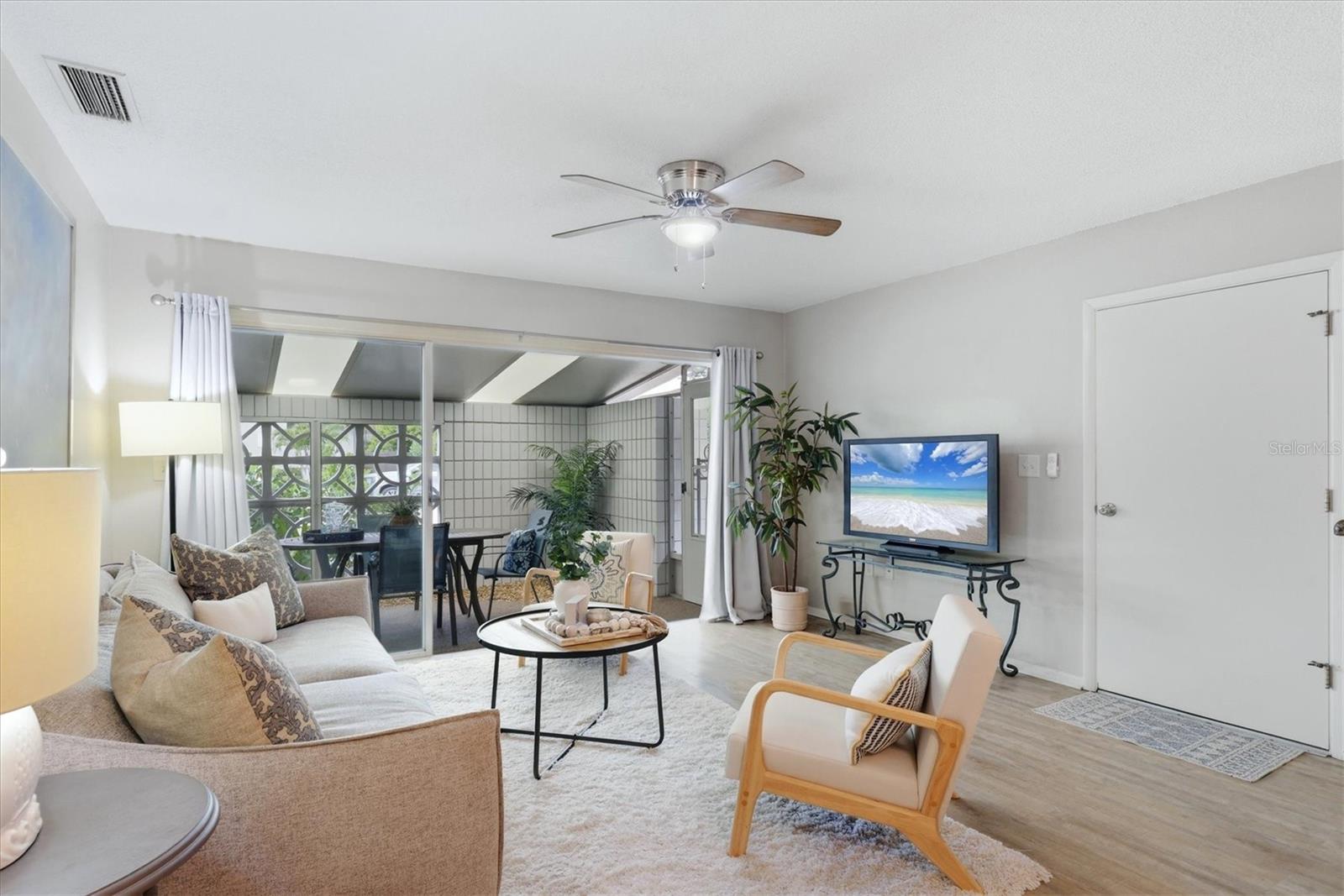 Image 5 of 34 For 405 Menendez Street