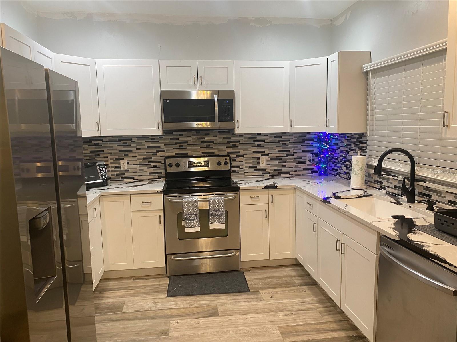 Image 18 of 47 For 3304 Lisa Lane 102