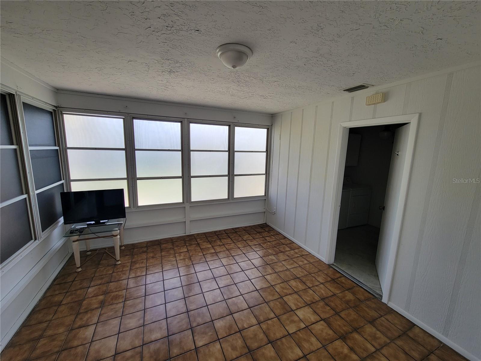 Image 10 of 33 For 1028 Lillian Street