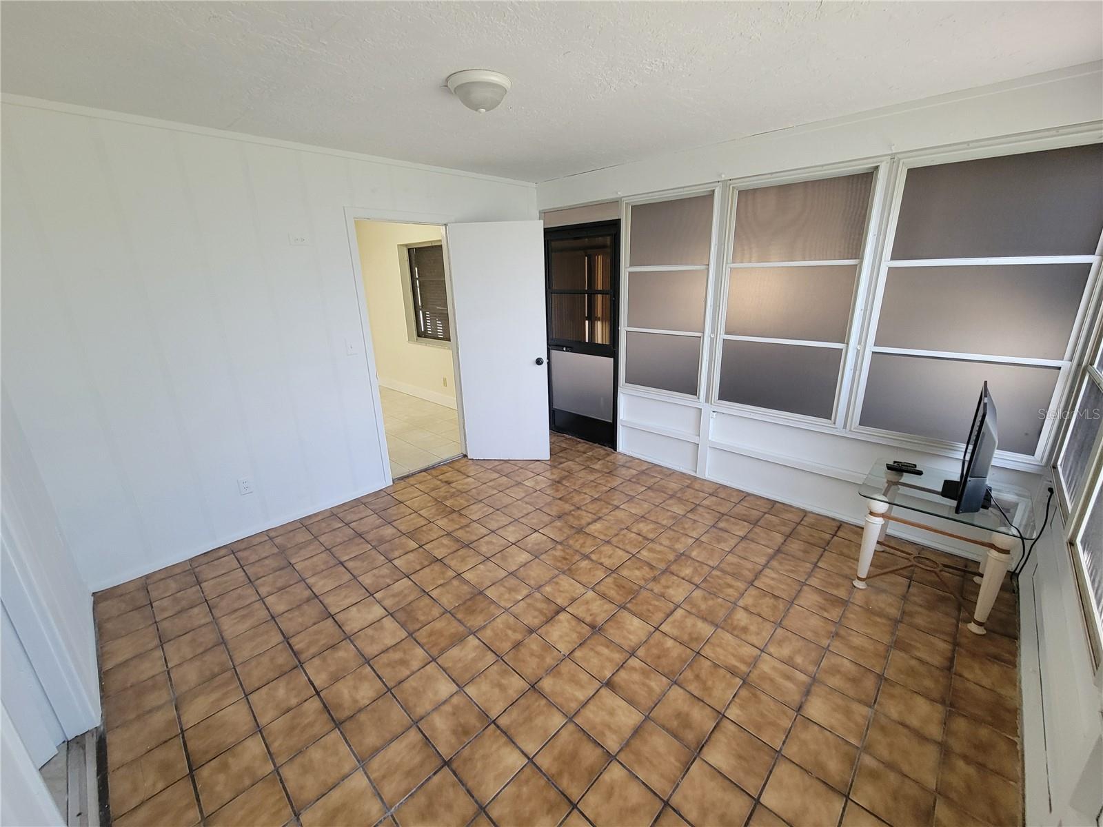 Image 12 of 33 For 1028 Lillian Street