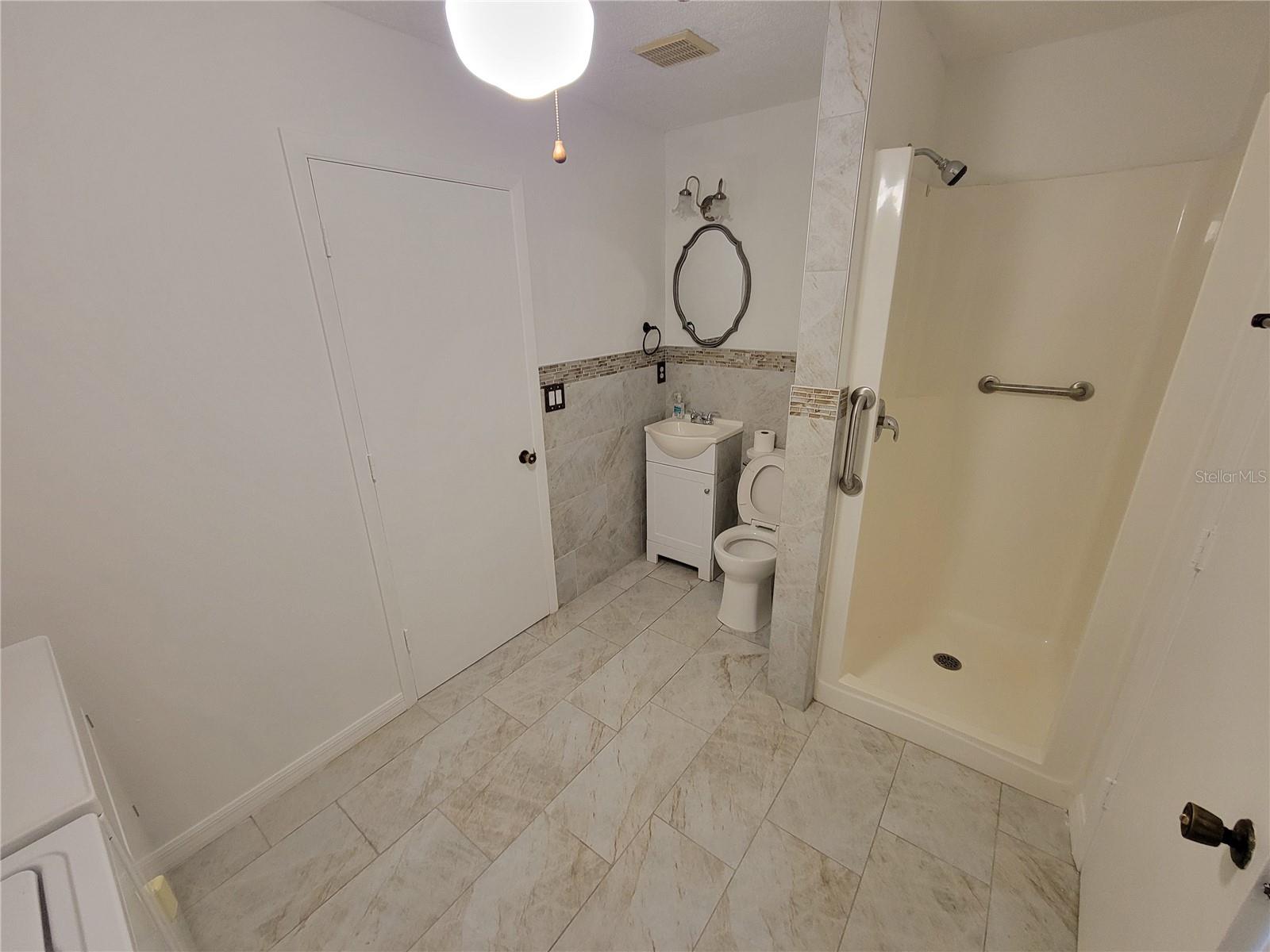 Image 14 of 33 For 1028 Lillian Street