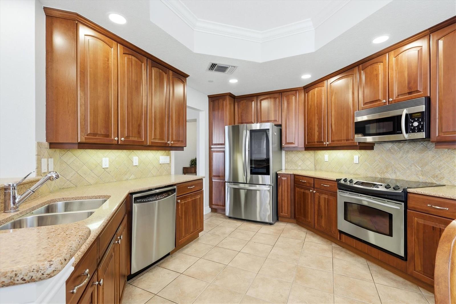 Image 15 of 64 For 6360 Watercrest Way 201