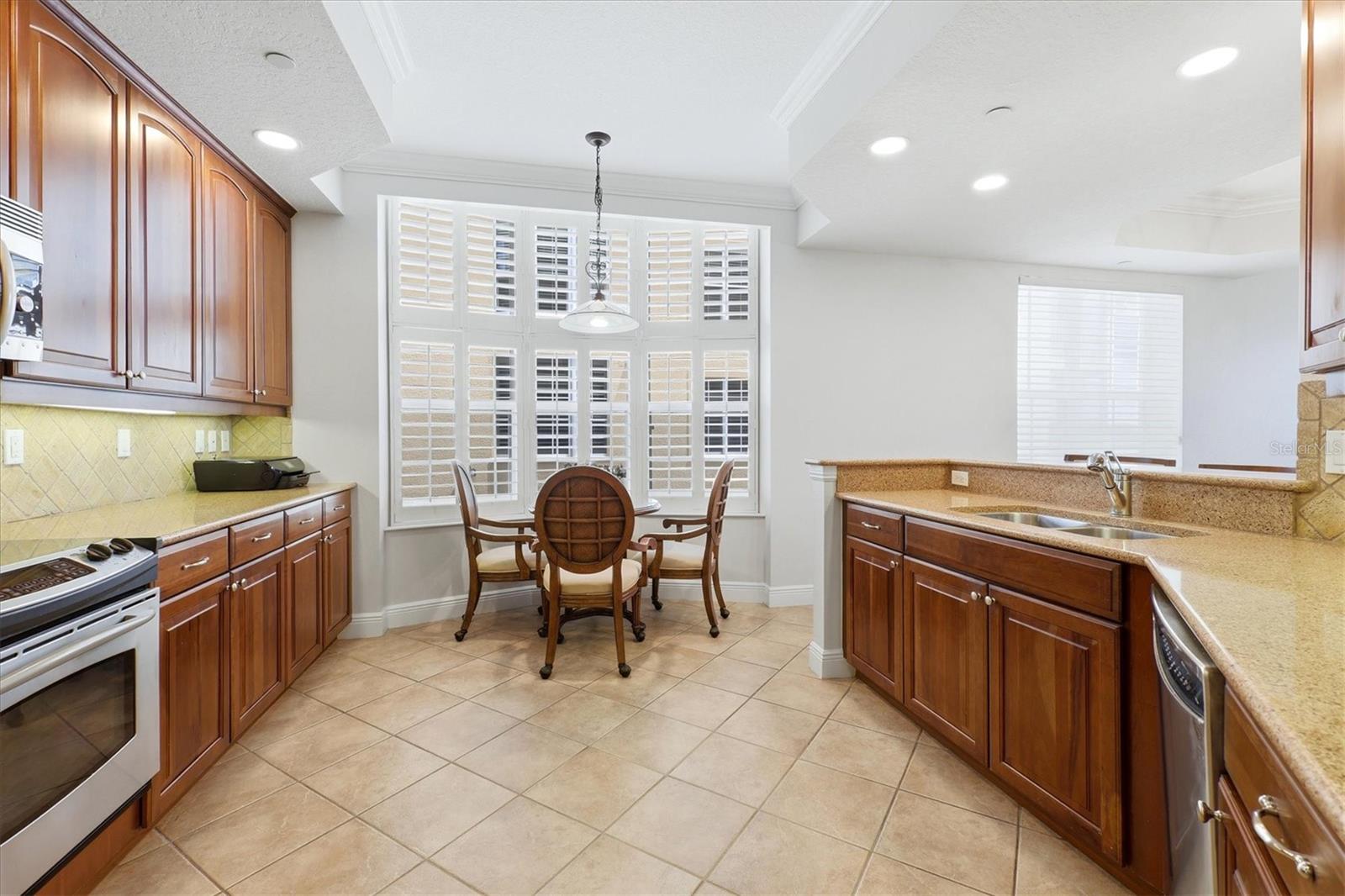 Image 16 of 64 For 6360 Watercrest Way 201