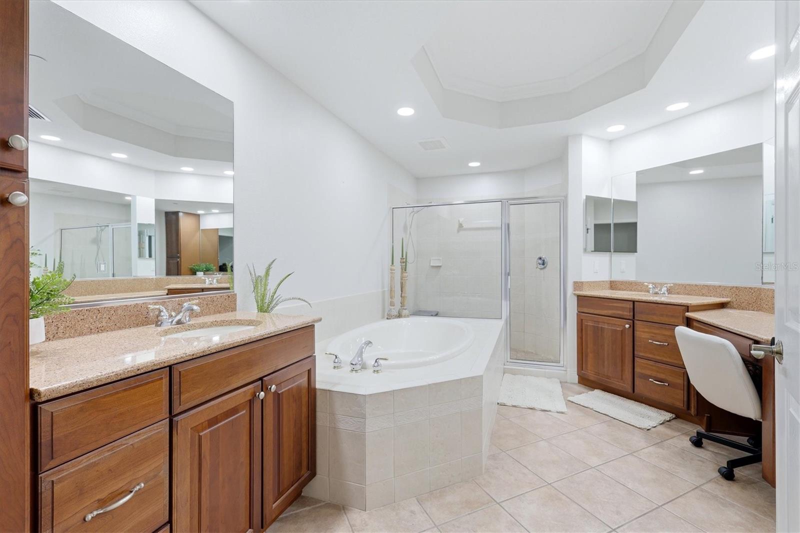 Image 21 of 64 For 6360 Watercrest Way 201