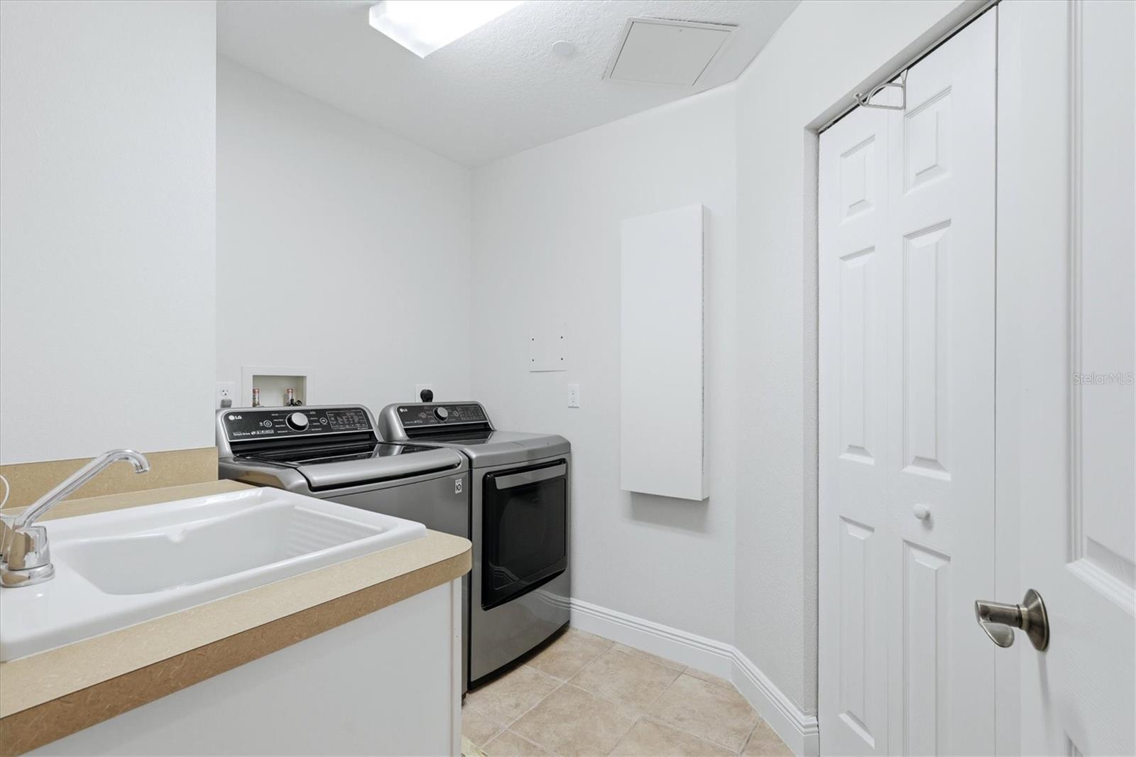 Image 30 of 64 For 6360 Watercrest Way 201