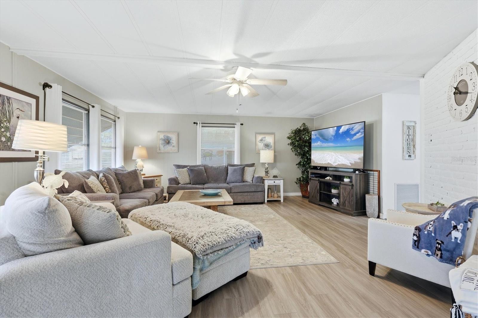 Image 6 of 40 For 6710 36th Avenue E 121