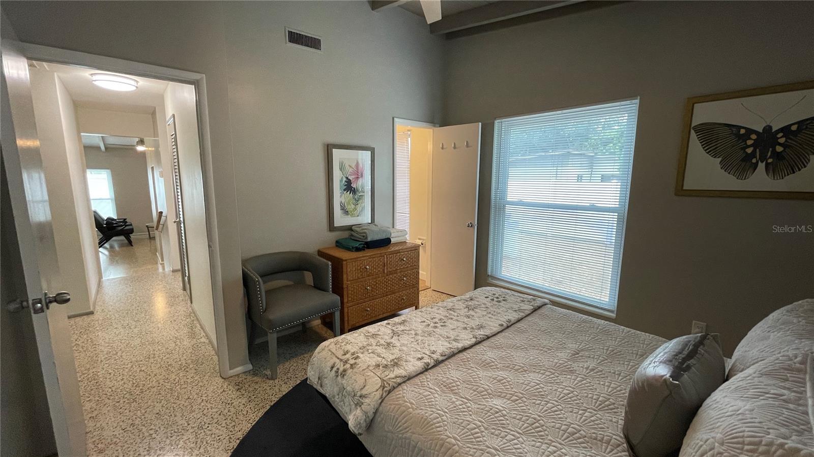 Image 14 of 26 For 2832 Bay Street