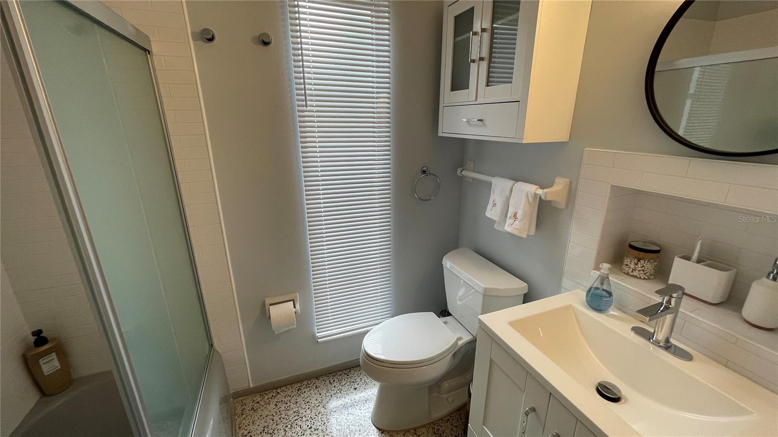 Image 18 of 26 For 2832 Bay Street