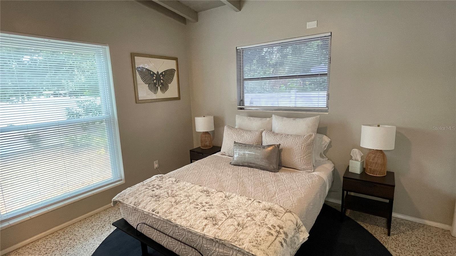 Image 19 of 26 For 2832 Bay Street