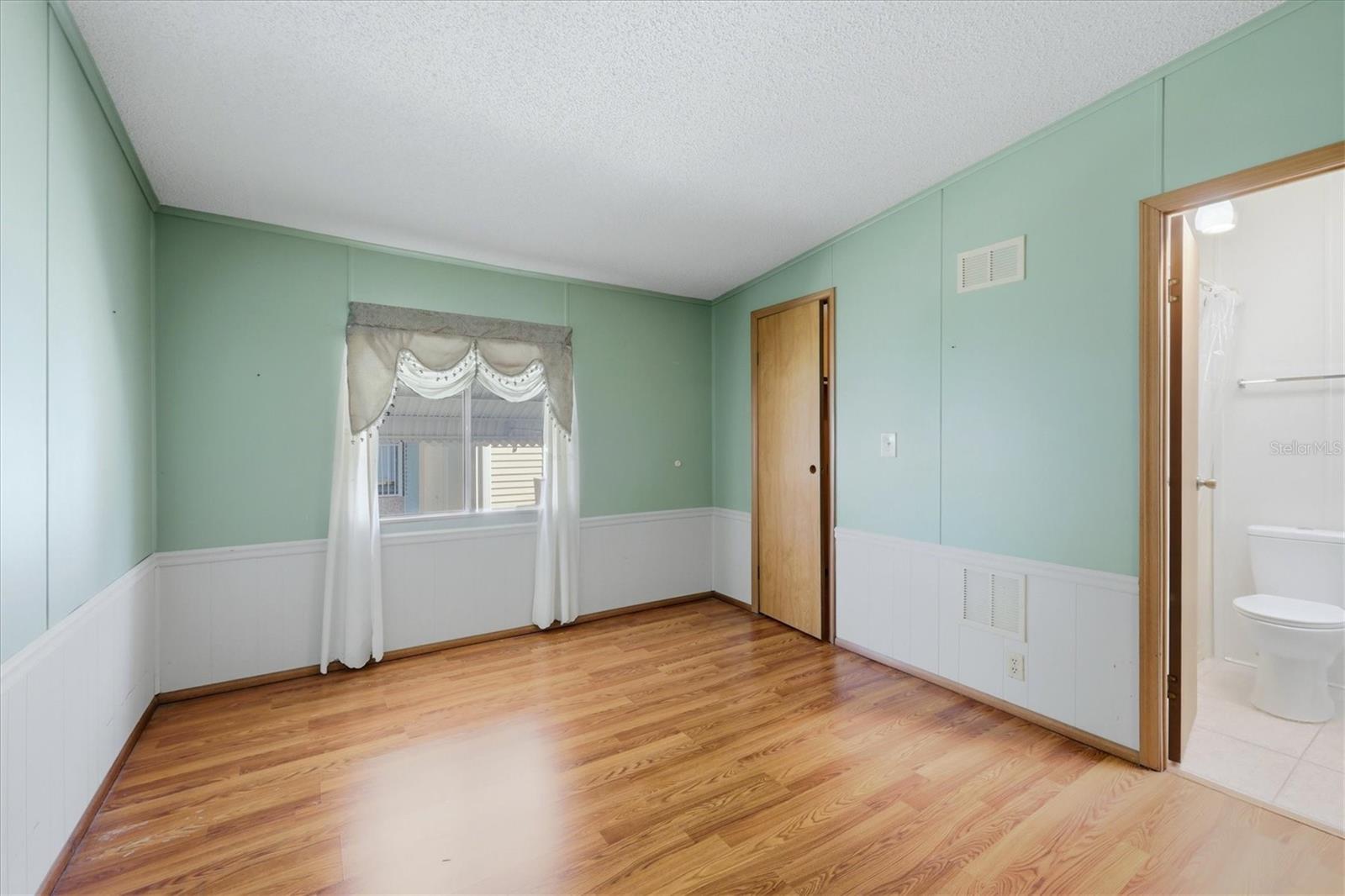 Image 16 of 36 For 8420 Imperial Circle
