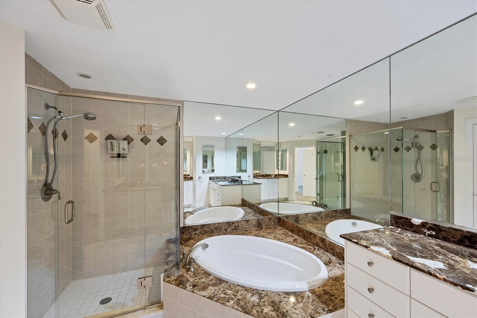 Image 25 of 53 For 14041 Bellagio Way 214