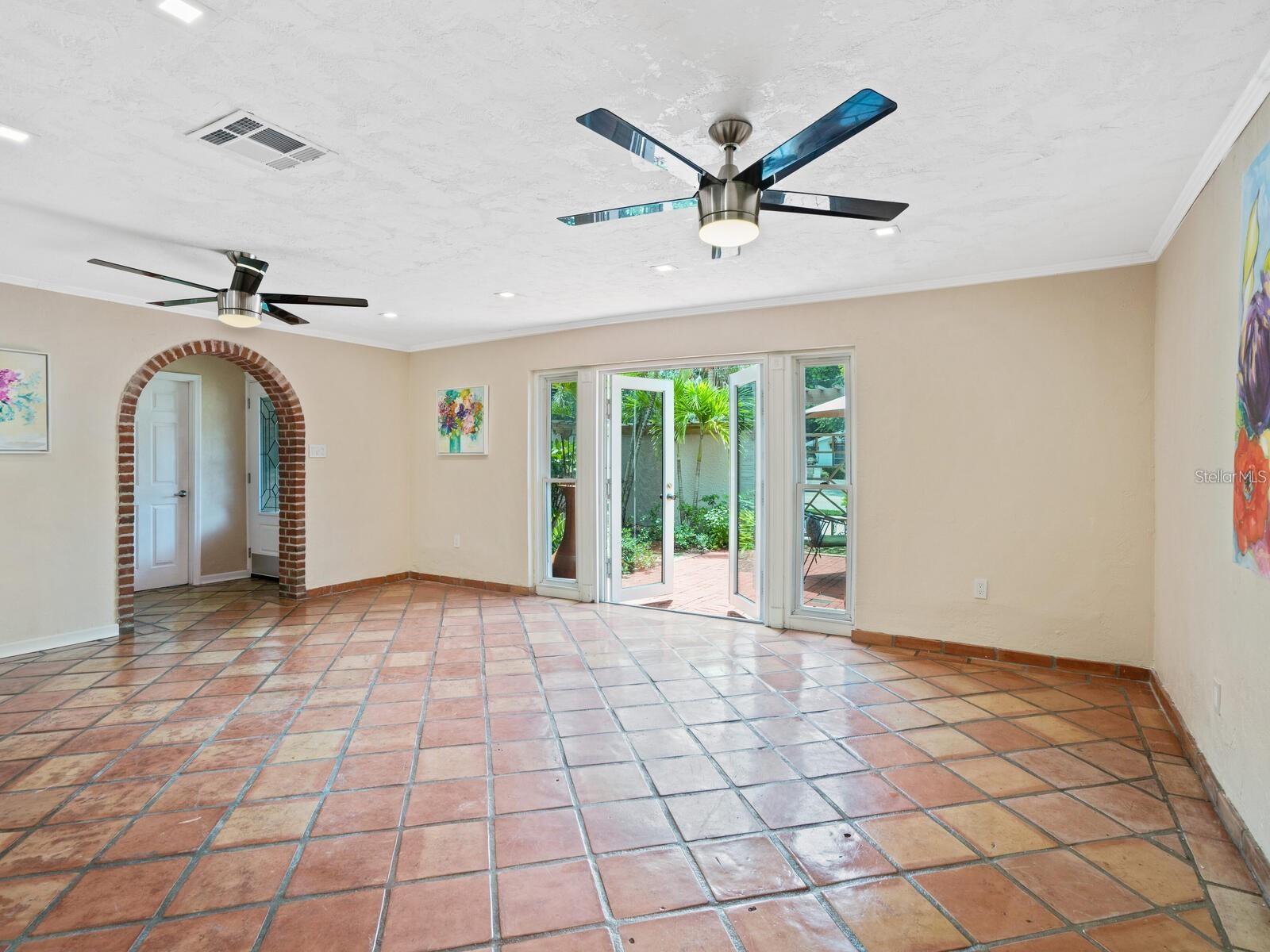 Image 9 of 40 For 1127 Osprey Avenue