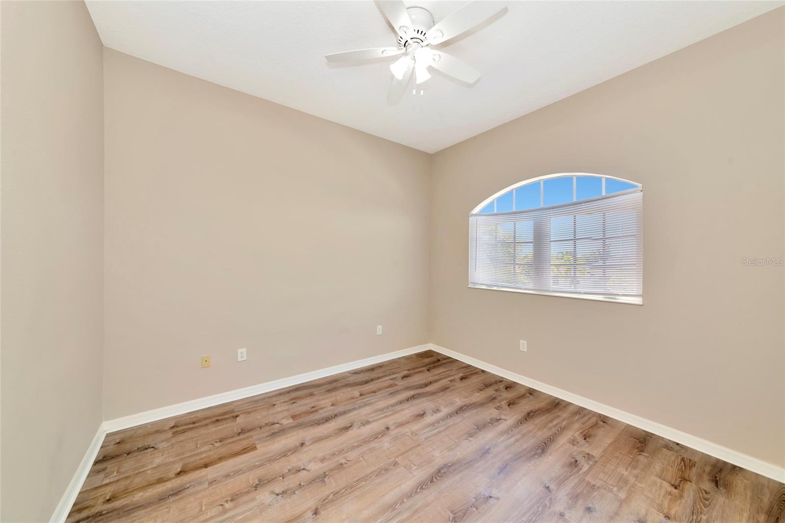 Image 27 of 43 For 12079 Aster Avenue