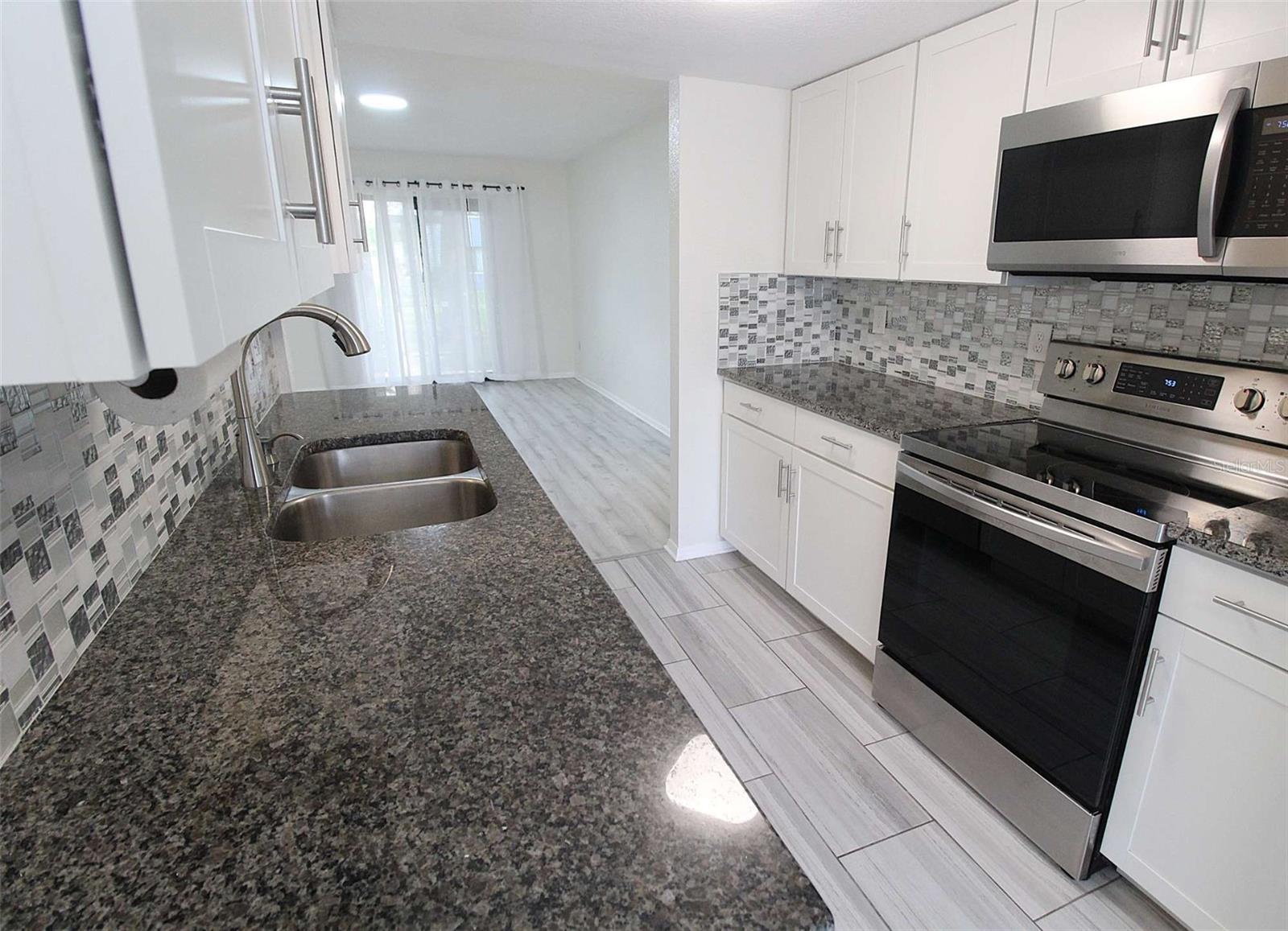 Image 6 of 21 For 5310 26th Street W 1403