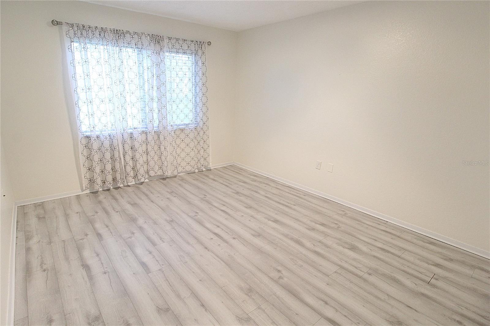 Image 9 of 21 For 5310 26th Street W 1403